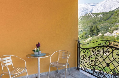 Bratus Apartment | Beautiful apartment in Krvavica