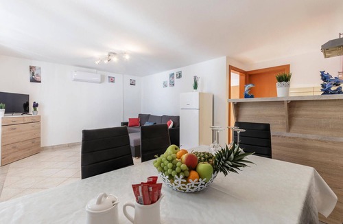 Pavicini Apartment | Beautiful apartment in Pavicini with WiFi
