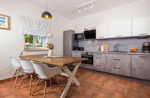 Martina House | Beautiful apartment in villa for 6 guests with pool, A/C, WIFI, TV, terrace and pets allowed