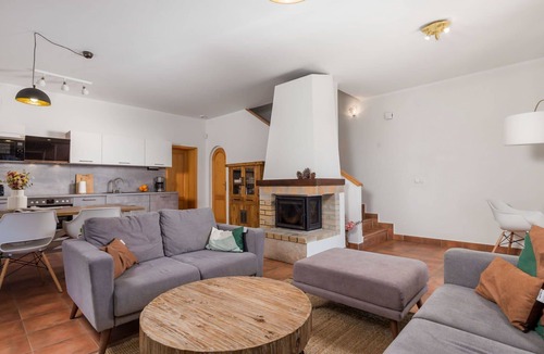 Martina House | Beautiful apartment in villa for 6 guests with pool, A/C, WIFI, TV, terrace and pets allowed