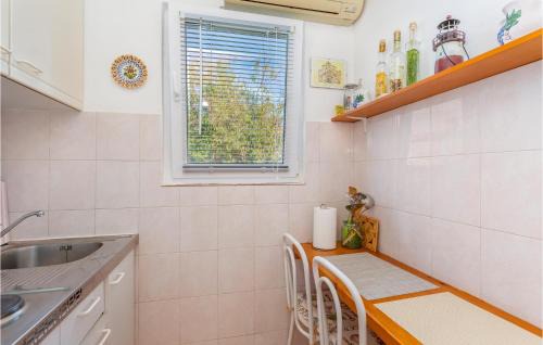 Milohnici Apartment | Beautiful Apartment In Linardici