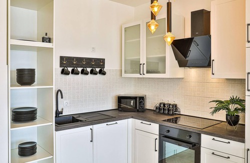 Marina Apartment | Beautiful apartment in Marina with WiFi
