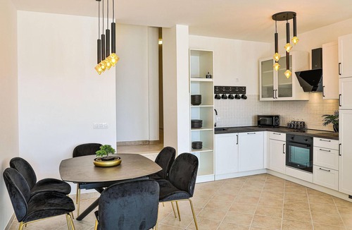 Marina Apartment | Beautiful apartment in Marina with WiFi