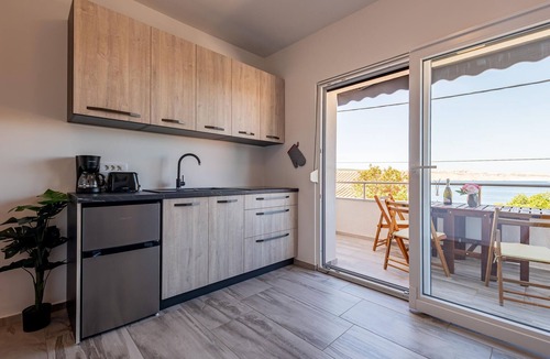 Prizna Apartment | Beautiful apartment in Prizna with WiFi