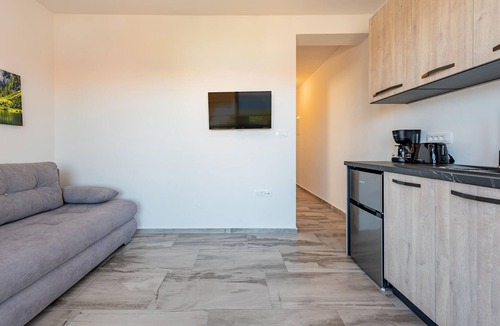 Prizna Apartment | Beautiful apartment in Prizna with WiFi