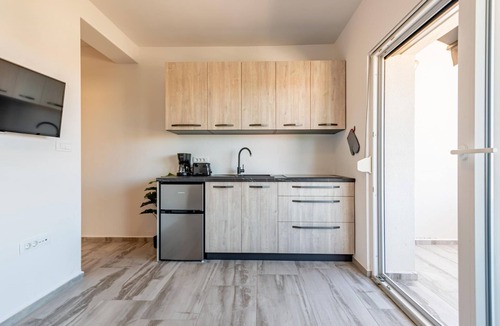 Prizna Apartment | Beautiful apartment in Prizna with WiFi