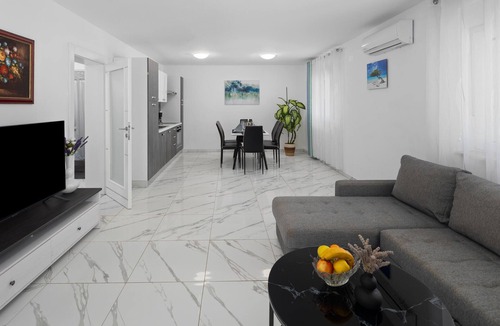 Murine Apartment | Beautiful apartment in Umag with WiFi