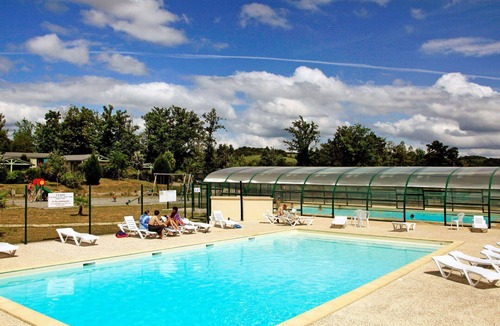 Beynat House | Beautiful apartment in villa for 4 people with WIFI, pool, TV, terrace and pets allowed