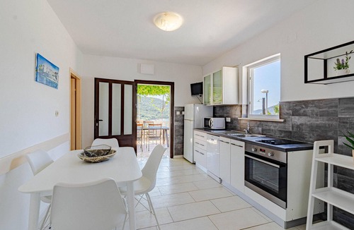 Zrnovo Apartment | Beautiful apartment in Zrnovo