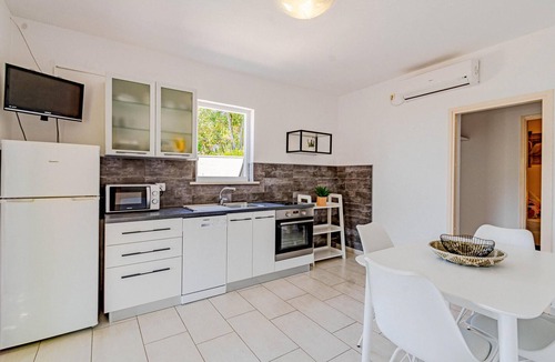 Zrnovo Apartment | Beautiful apartment in Zrnovo