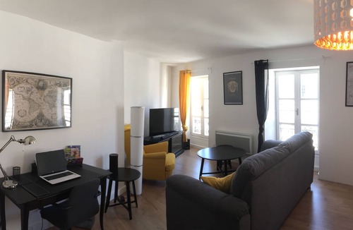 Nimes City Centre Apartment | Beautiful apartment of 93 m2 in the heart of the historic center 6 people