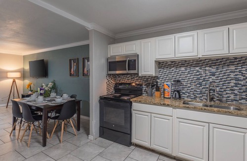 Mahncke Park Apartment | Beautiful Apartment at The Botanical Gardens #1