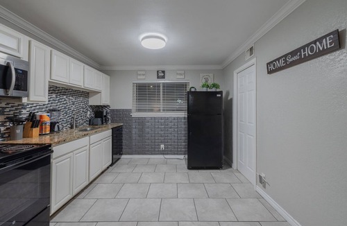 Mahncke Park Apartment | Beautiful Apartment at The Botanical Gardens #1