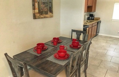 Mahncke Park Apartment | Beautiful Apartment @ The Botanical Gardens #9