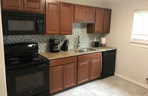 Mahncke Park Apartment | Beautiful Apartment @ The Botanical Gardens #9