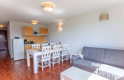 Augreilh Apartment | Beautiful apartment with internet, pool, TV, terrace, pets allowed, panoramic view and parking