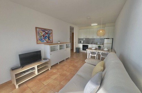Almadraba-Canyelles Apartment | Beautiful apartment with pool, WiFi and parking, 10 min from the beach