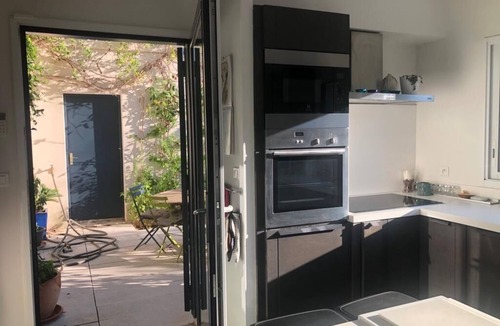 Montferrier-sur-Lez Villa | Beautiful architect-designed house in a quiet green setting