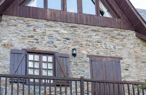 Casarilh Villa | Beautiful Aranese house with charm, views and Provençal decoration.