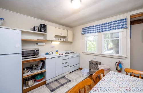 Inlet Cottage | Beautiful Artisan Crafted House Just Steps Away from the Beautiful 4th Lake!