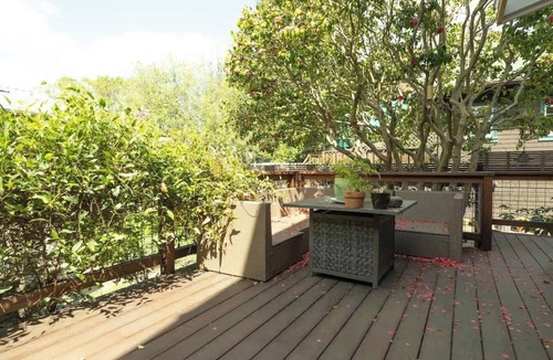 Upper Telegraph House | Beautiful Artistic Gem with Garden Patio