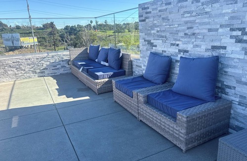 Ladera Heights House | Beautiful backyard for any event, alot of space,luxury restroom.A pool, Jacuzzi.