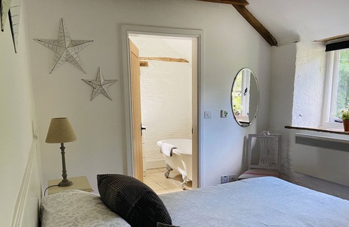 Barwick Cottage | Beautiful barn conversion with wood-burning stove