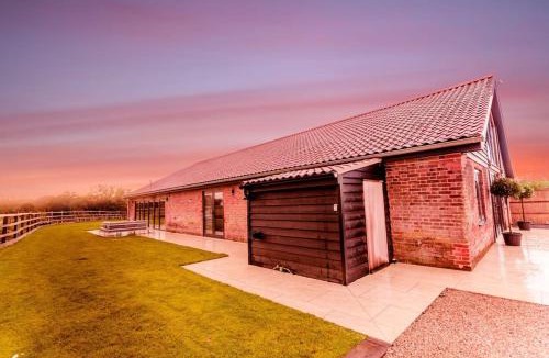 Dilham House | Beautiful Barn Conversion Close To The Broads