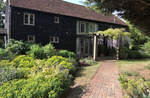 Westerham House | Beautiful Barn & Garden