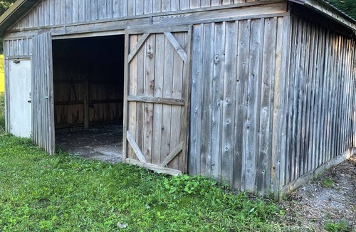 Wolcott House | Beautiful barn retreat in tranquil Wolcott for a peaceful stay