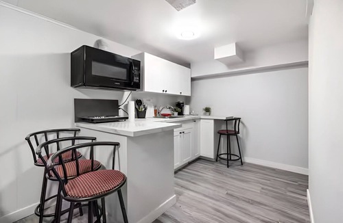 Winnipeg House | Beautiful Basement Private Suite Prime Location