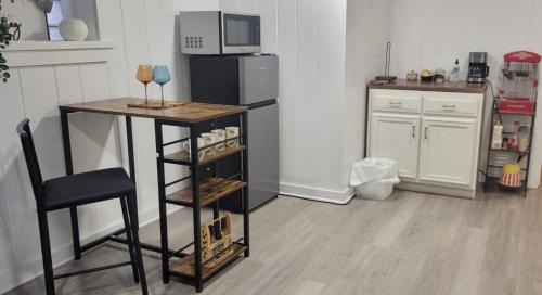 Galewood Apartment | Beautiful basement