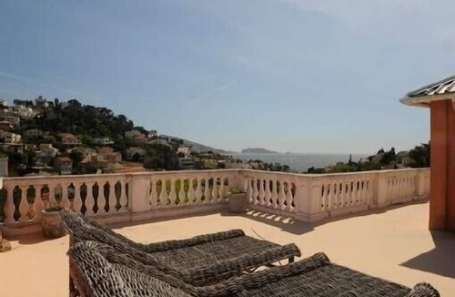Bompard Villa | Beautiful Bastide between sea and hill with garden and pool in Marseille