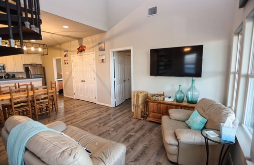 Terramar Beach House | Beautiful Bay View/2 Min Drive to Beach + Huge Deck