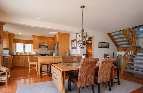 Avalon House | BEAUTIFUL BAYFRONT HOME ON PELICAN DR IN AVALON