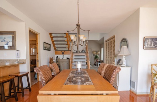 Avalon House | BEAUTIFUL BAYFRONT HOME ON PELICAN DR IN AVALON
