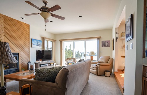 Avalon House | BEAUTIFUL BAYFRONT HOME ON PELICAN DR IN AVALON