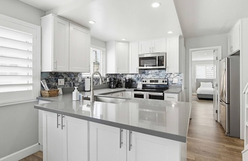 Central Mission Beach House | Beautiful Bayfront views! Townhome for family fun