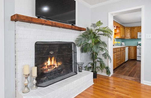 Upper Fairmount House | Beautiful Bayfront with Sanctuary Private Beach