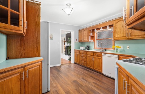 Upper Fairmount House | Beautiful Bayfront with Sanctuary Private Beach