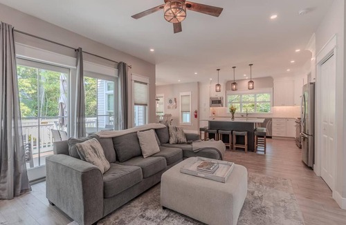 Town Bank House | Beautiful Beach Block with Pool - 4 Bed/3.5 Bath