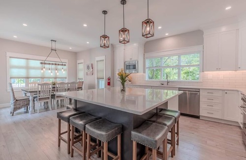 Town Bank House | Beautiful Beach Block with Pool - 4 Bed/3.5 Bath