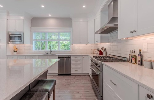 Town Bank House | Beautiful Beach Block with Pool - 4 Bed/3.5 Bath