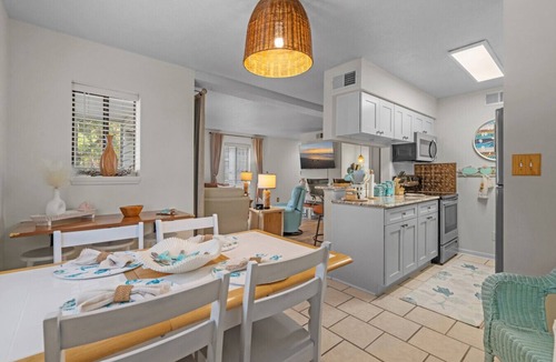 Calabash Apartment | Beautiful Beach Bungalow