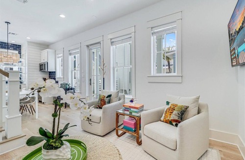 Cinnamon Shore Cottage | Beautiful Beach Cottage in Elegant Design w/20+ Amenities Access