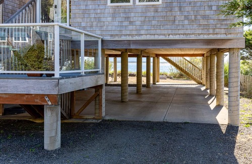 Happy Camp Hideaway House | Beautiful Beach Front home!