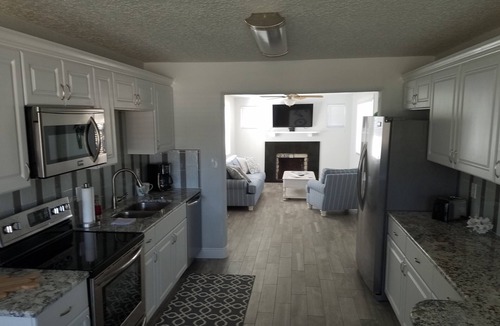 Brendale Heights House | Beautiful Beach House 🏖 Few steps from the beach 👣