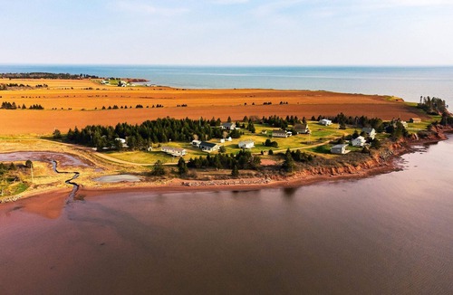 DeSable Cottage | Beautiful Beach House, 3 Bedroom, 2 Bath, Bbq, & Firepit.