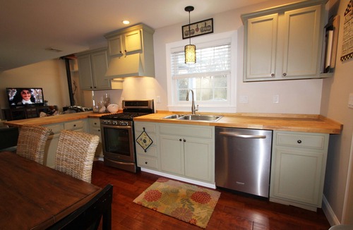 Town Bank House | Beautiful Beach Escape 1 block from the beach