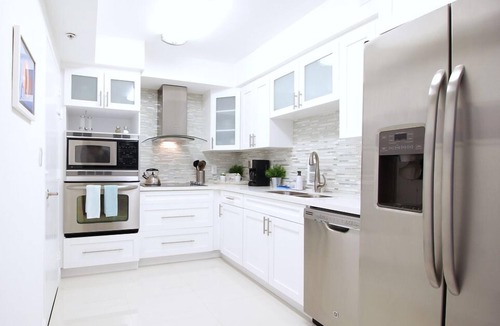 Hollywood Apartment | Beautiful Beachfront Apartment! Near major shopping centers, rest & casinos